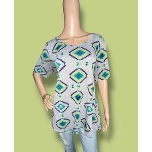 LuLaRoe Grey Aztec Print Classic Tee Size Large
